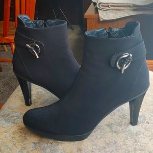 Stuart weitzman gore-tex neoprene ankle boots size 8.5 black gently used